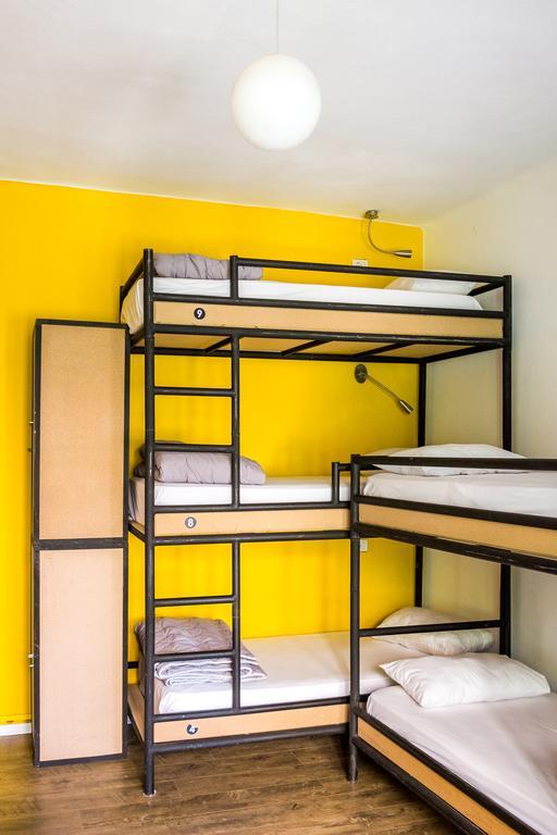 Destil Hostel Tirana Extérieur photo