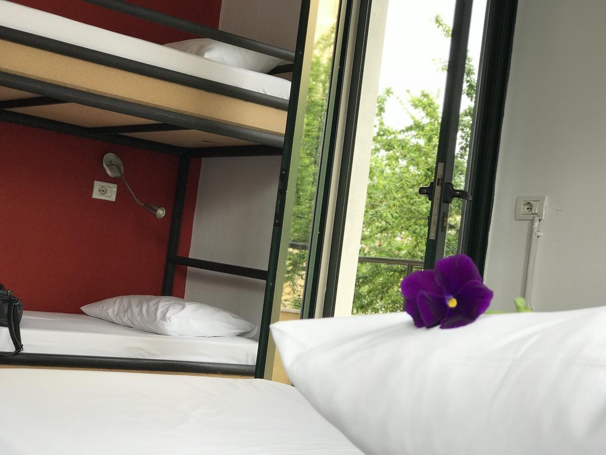 Destil Hostel Tirana Extérieur photo