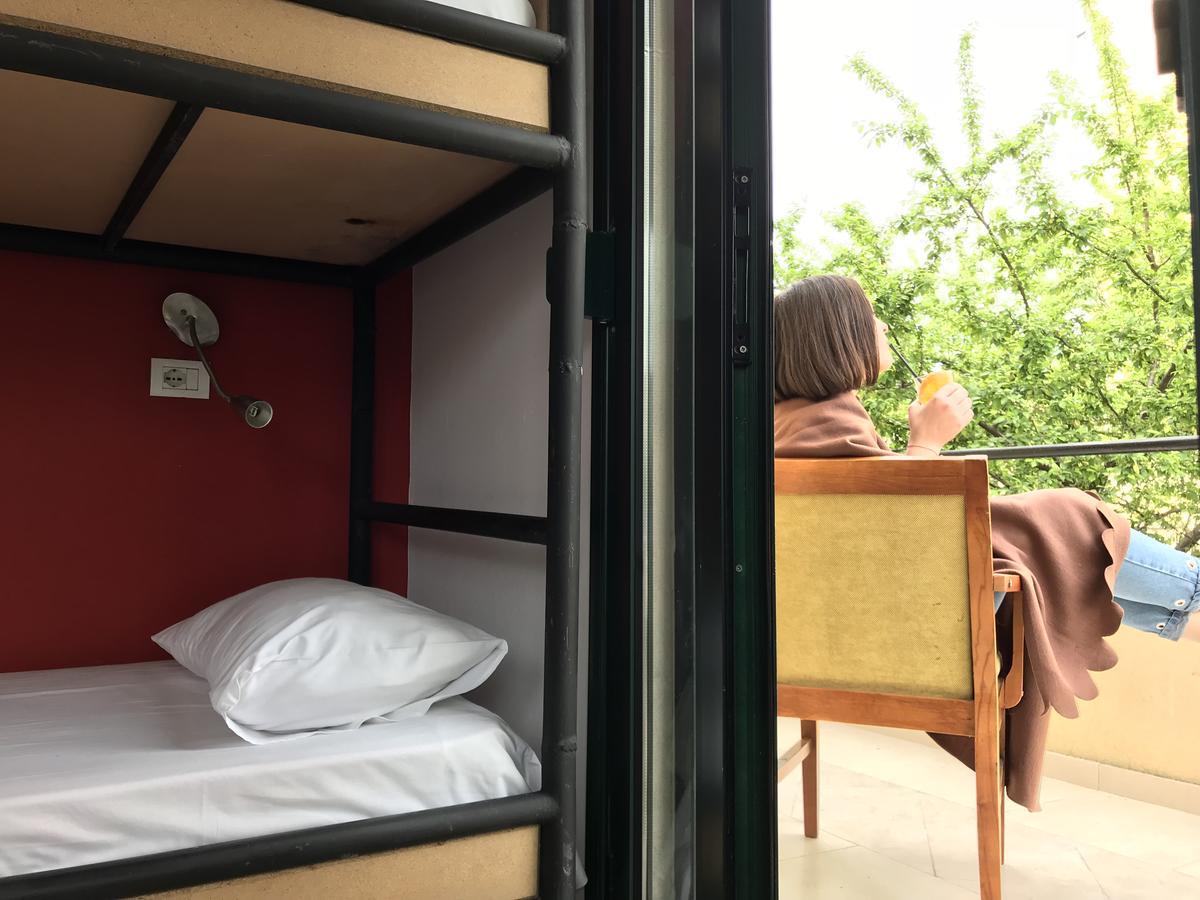 Destil Hostel Tirana Extérieur photo